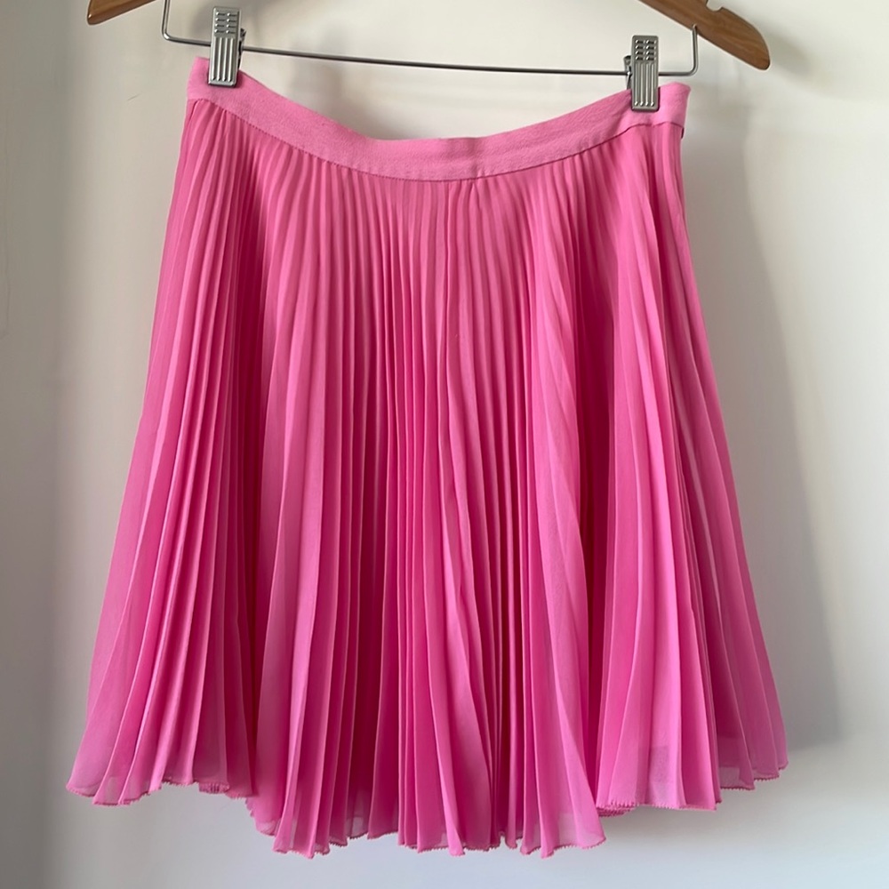 Aritzia Barbie Pink pleated skirt
